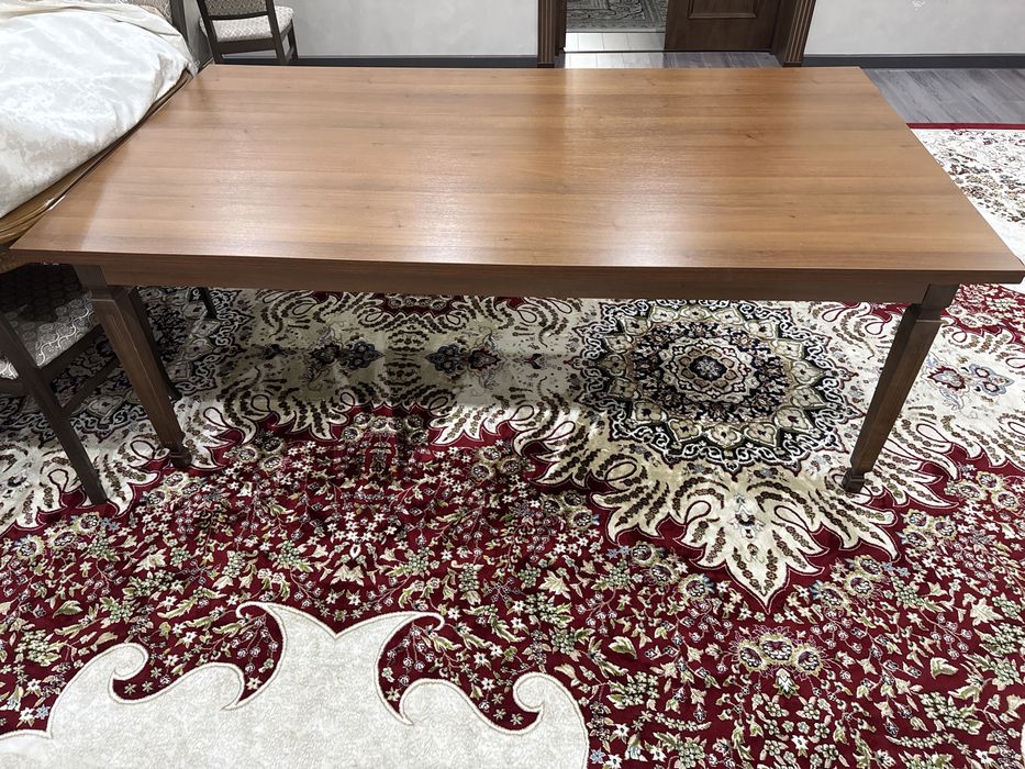 Хороший стол для обеда.