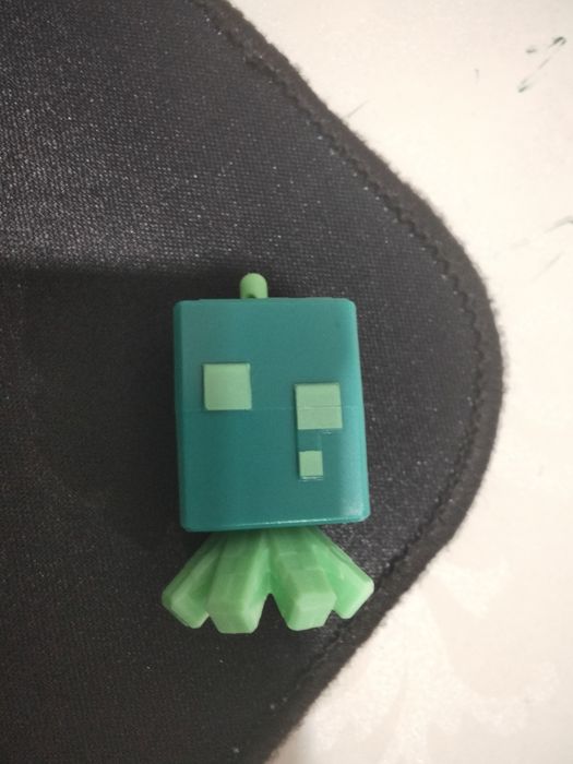 аксолотль из kinder JOY