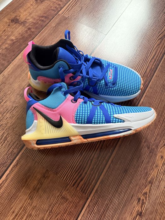 Nike Air Lebron James Limited