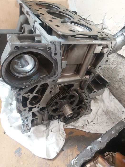 Цилиндров блок оборудван бутала биели,картер Шкода Фабиа 1.2 бензин