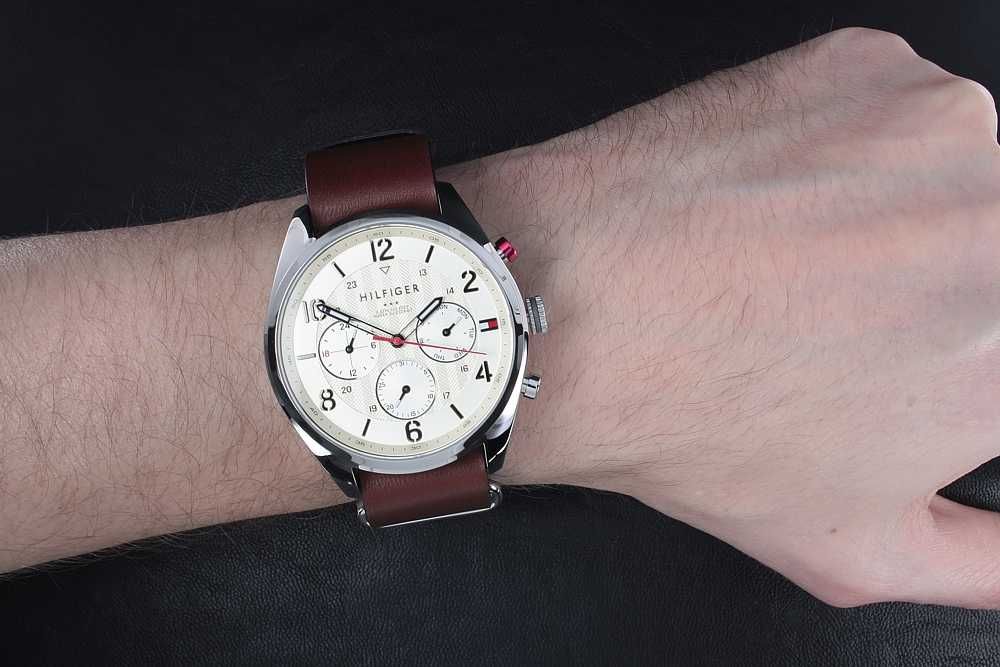 Продавам Tommy Hilfiger Corbin, отличен