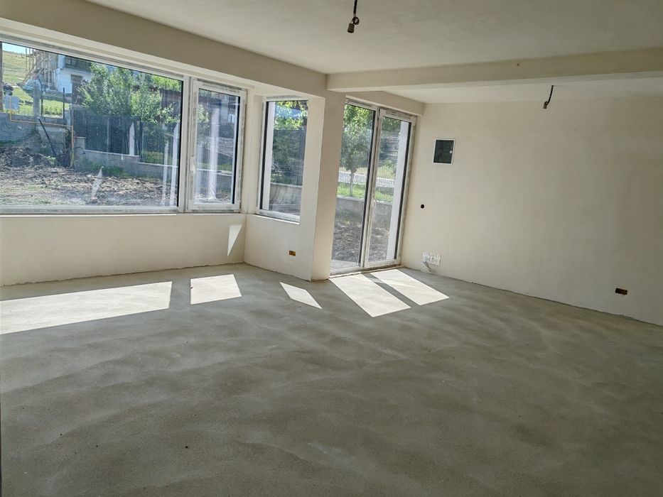 Casa de vânzare la intrare în Corpadea cu 700m2 teren