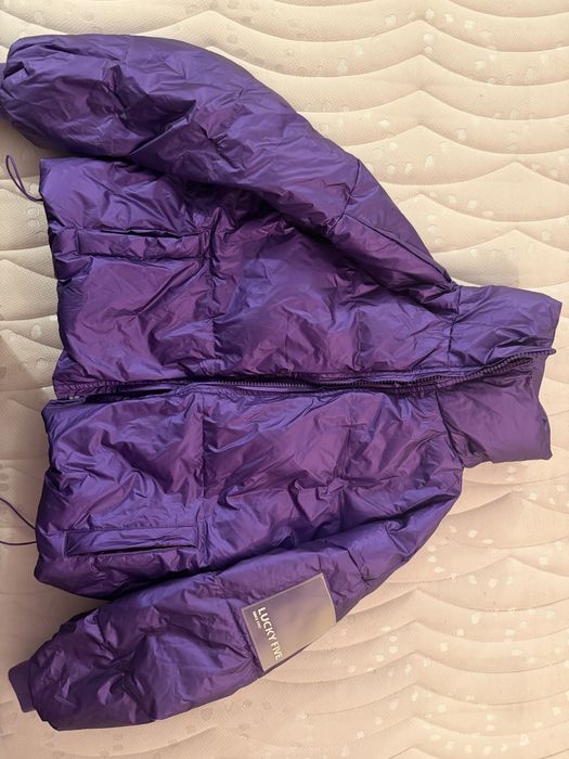 Дамско късо яке с цип и ластик