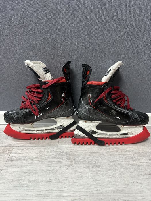 Продам профессиональные хоккейные коньки Bauer 3x Pro