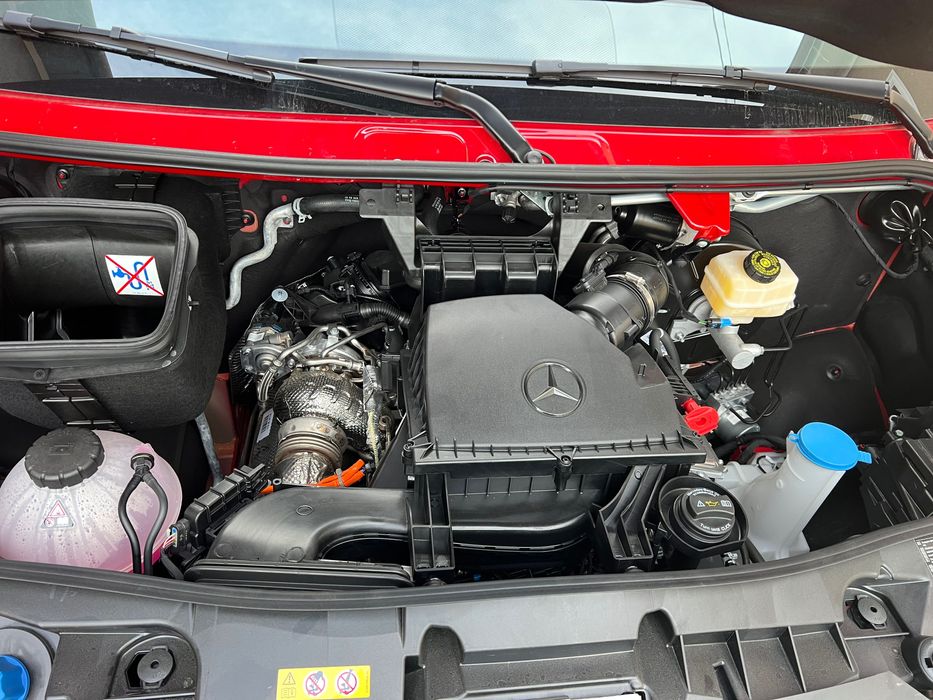 Vând autoutilitară Mercedes sprinter extra long