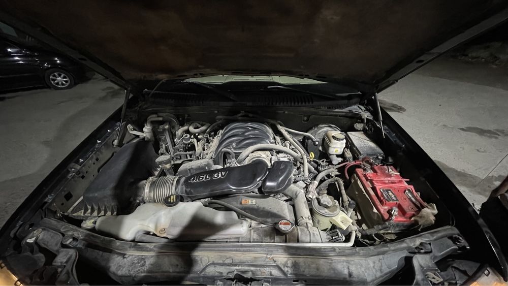 Ford Explorer 4,6 sotiladi