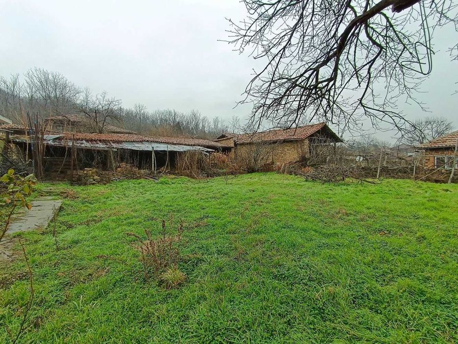 Двуетажна къща в село Драгижево