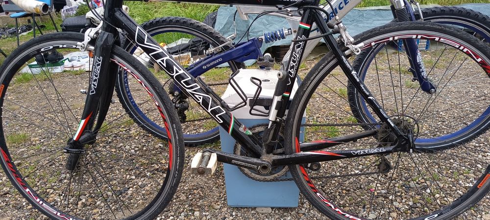 Bicicleta cursieră din carbon