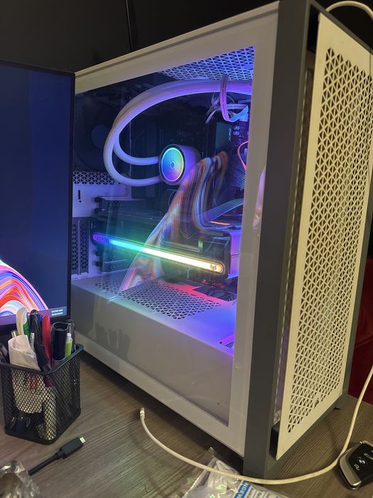 Vand PC GAMING amd ryzen 7 7800x3d, amd radeon 7800xt 16gb ram, 32gb ram