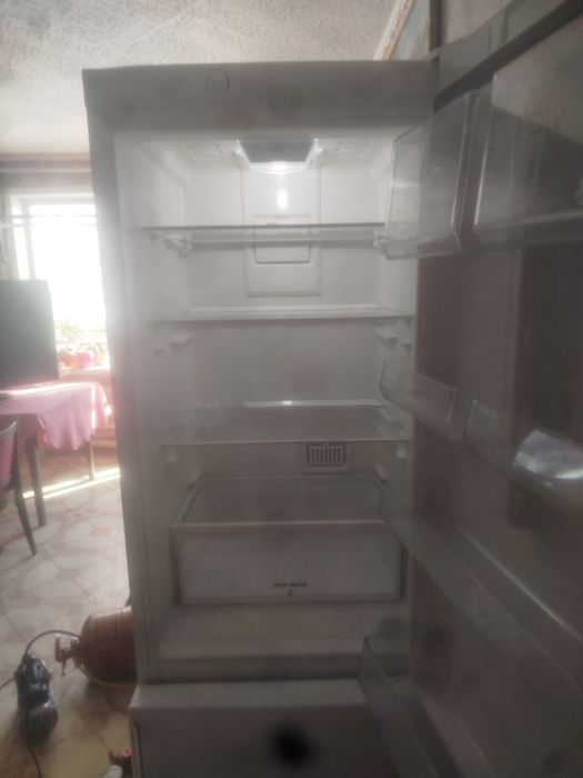 Продам холодильник Аристон ноуфрост