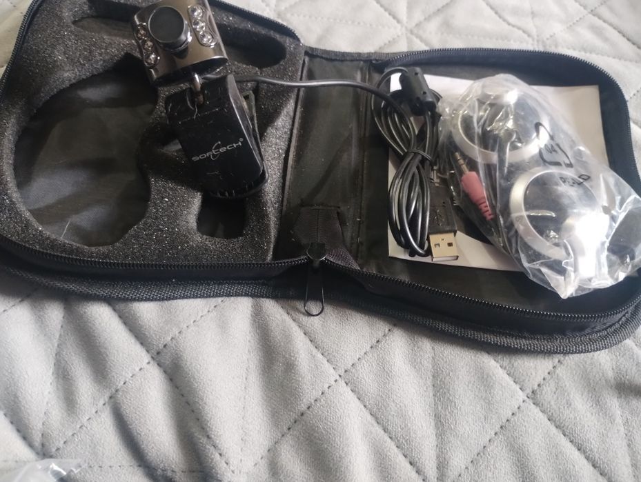 Camera calculator cu casti