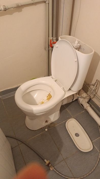 Унитаз практически новый