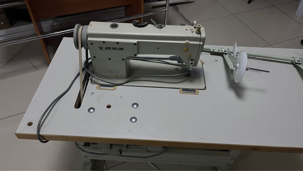 Продаю швейную машину