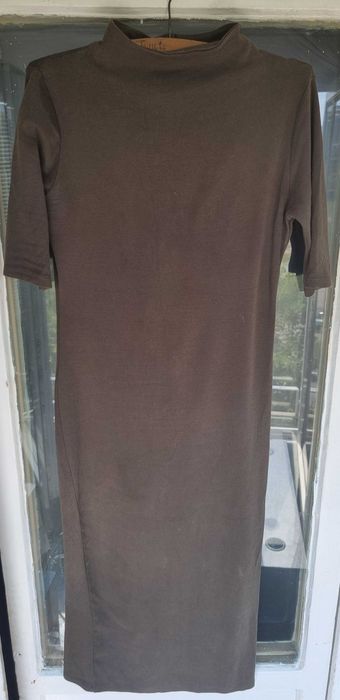 Rochie lungă ZARA mărimea L maro-kaki cu guler înalt