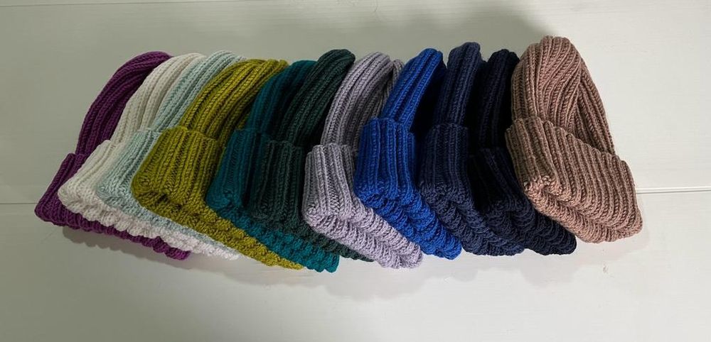 Вязаные шапки. Ручная работа.