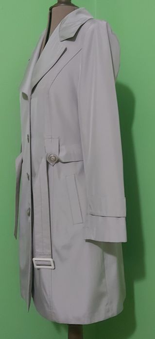 Pardesiu culoarea nisipului