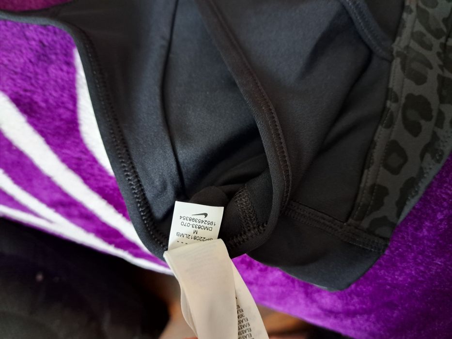 Bustiera Nike fără burete