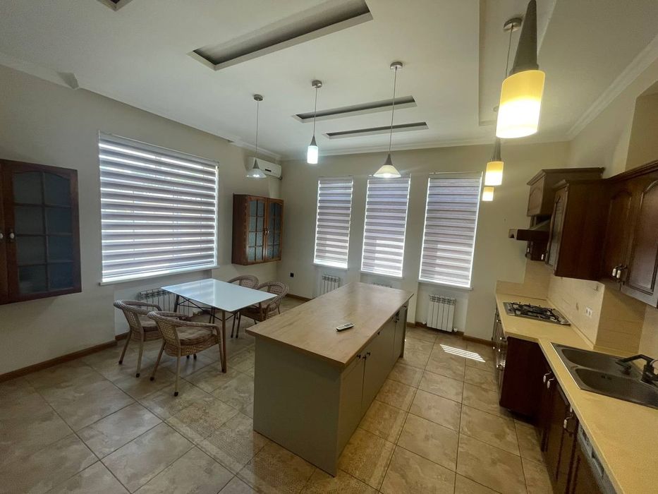 срочно сдаётся Евродом можно офис садик Луначарский 8-сотк 9-ком все е