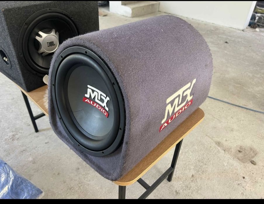 Vand schimb suboofer cu statie