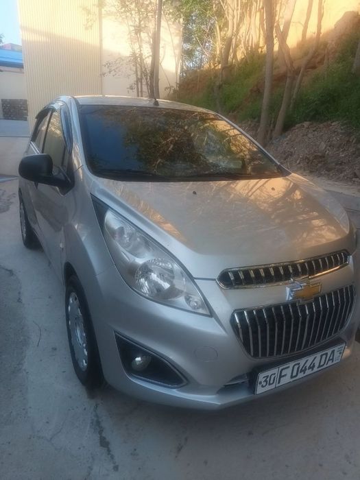 Спарк срочно сотилади