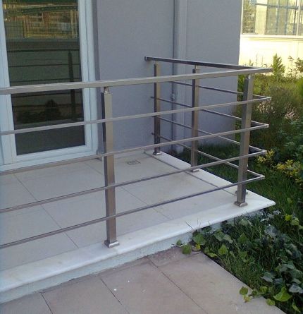 Склад за Алуминиеви парапети-профили и аксесоари