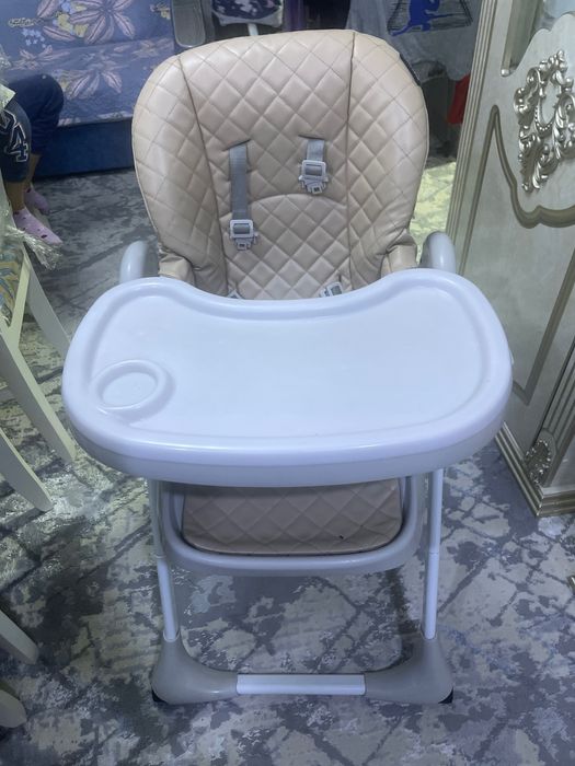 Стульчик для кормления ребёнка.