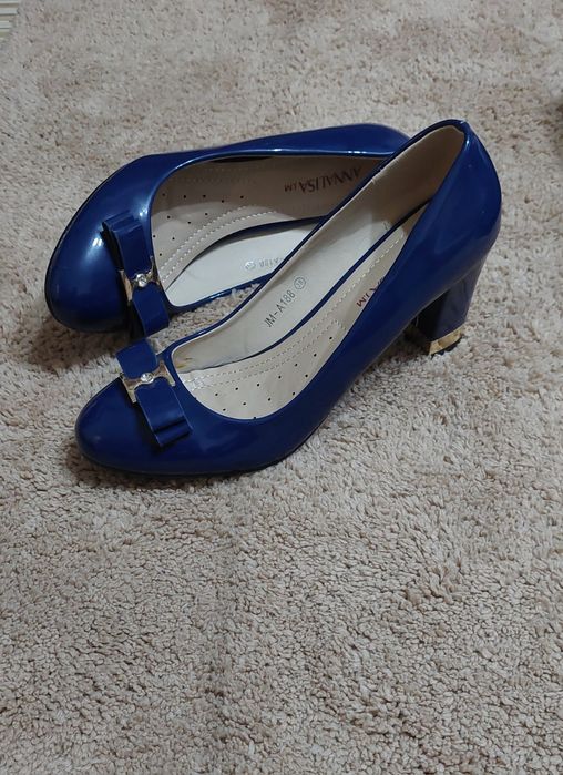 ДАМСКИ обувки и чанти