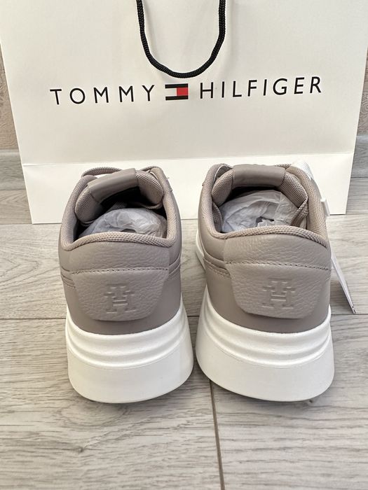 новые кроссовки Тommy Hilfiger