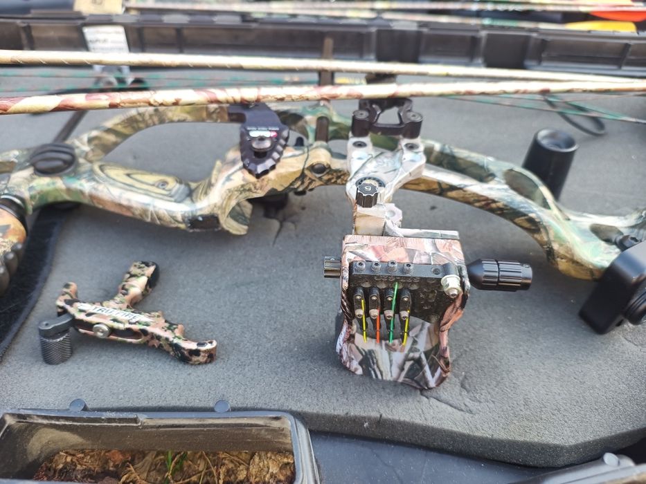 Vând arc compaund Hoyt de vânătoare