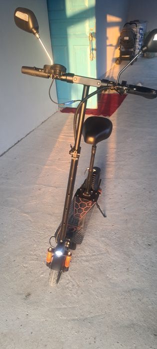 Elektro Sukuter model: KUGOO M2+