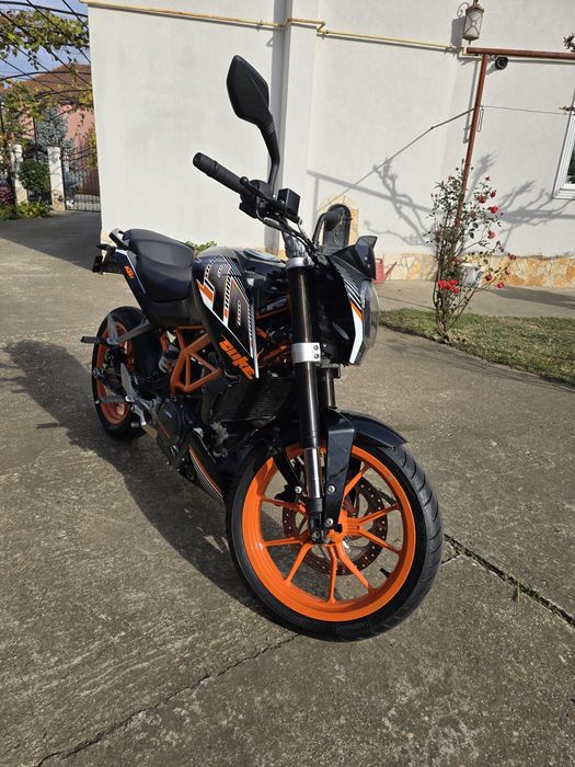 Motocicleta KTM Duke 390 2016