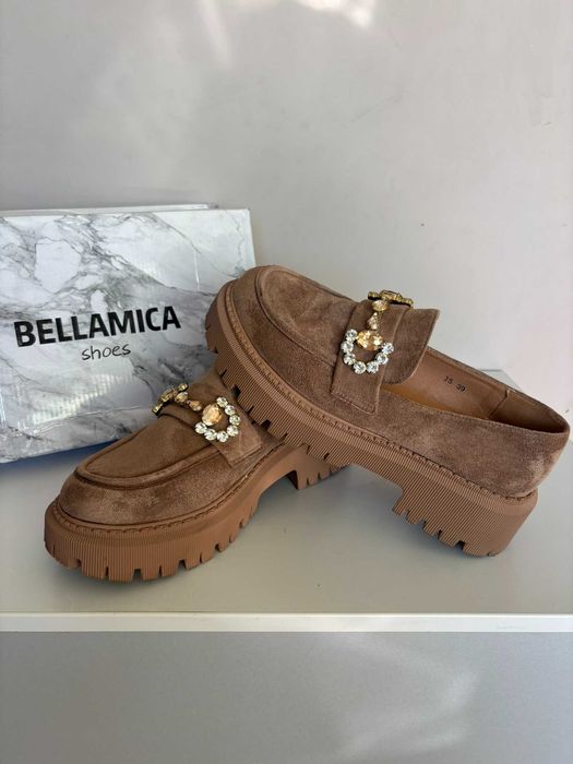Елегантни дамски обувки тип лоуфъри BELLAMICA - кафяв велур с кристали