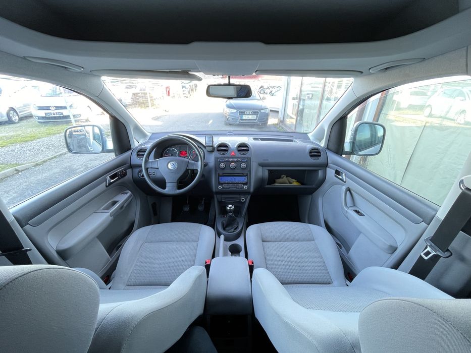 VW Caddy LIFE 2.0TDI 140CP 2010*Masina fara gram de rugina IMPECABILA*