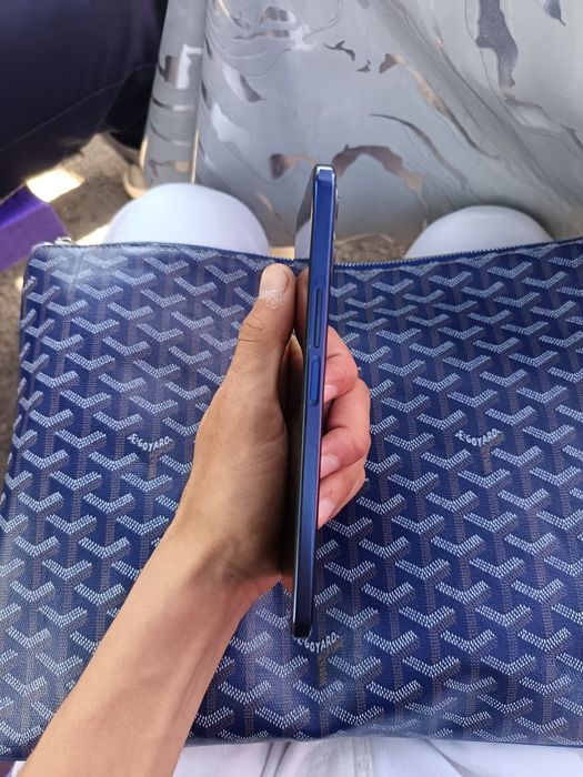 Honor telafon zaryati uzoga yetadi.