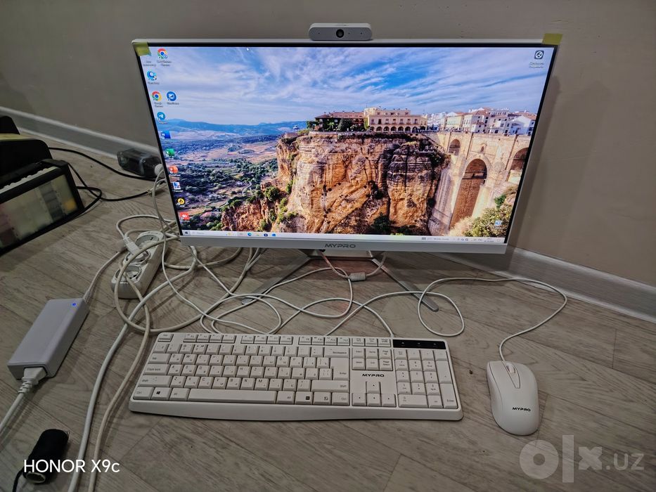 Windows 10 pro 64 bit. RAM: 16 GB. Disk: 1 TB SSD (Windows o‘rnatilgan