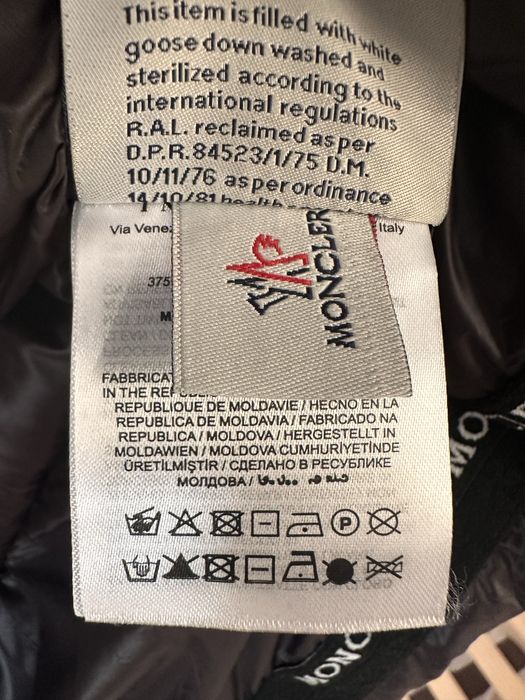 Продавам мъжко яке MОNCLER