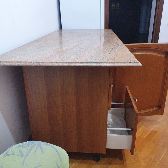 Стол кухонный рабочий.