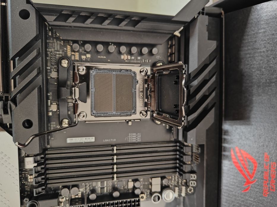 Placa de baza Asus ROG CROSSHAIR X670E HERO AMD Socket AM5 ATX