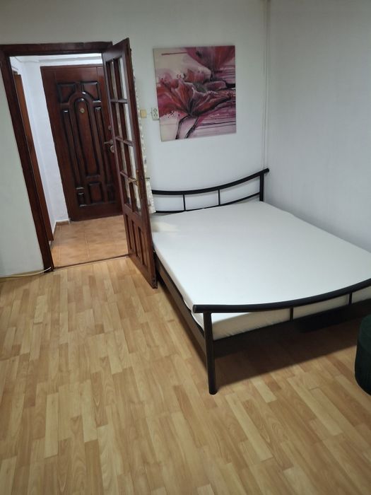 Închiriez garsoniera