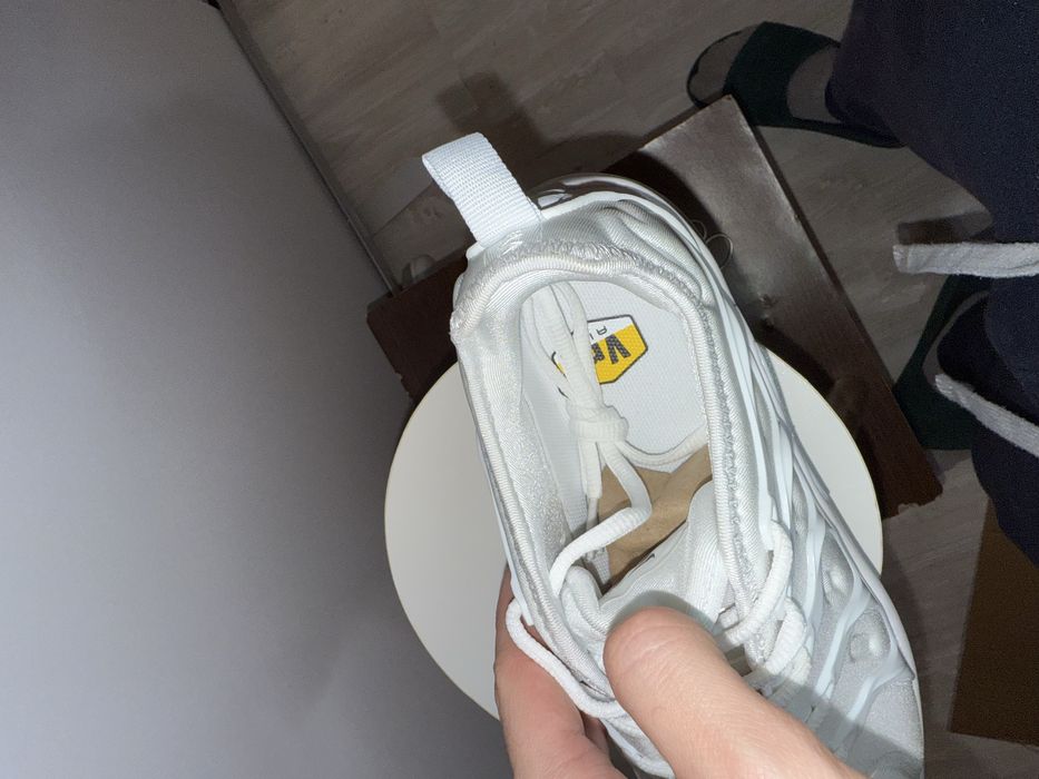 Adidasi Nike vapormax albi marimea 42 (jordan,af,j4)