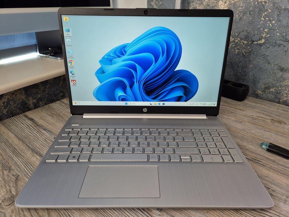 Ноутбук HP\Corei3\ОЗУ 16гб\SSD 500\сост олич