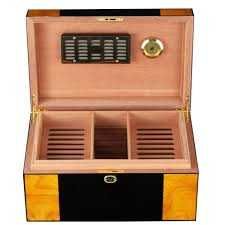 Кедров хумидор за 80-100 пури със хидрометър и овлажнител