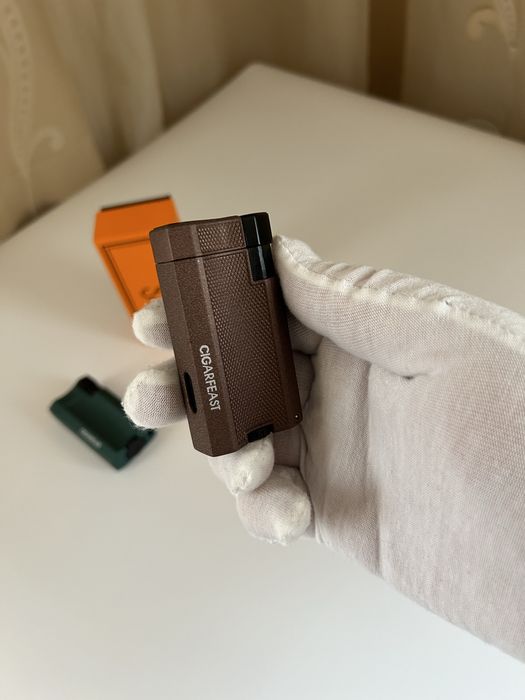 Запалка за пури с турбо пламък и вграден пънч - 2 цвята + кутия