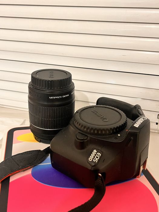 Canon 4000D в идеальном состоянии
