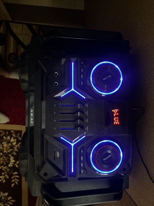 Караоке тонколона Akai