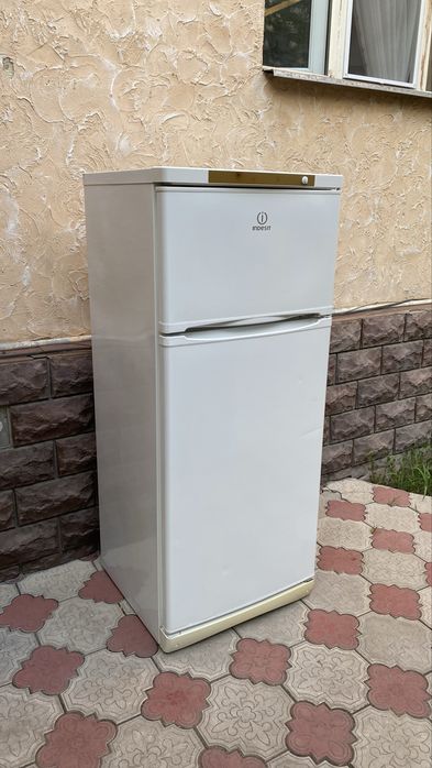 Холодильник Indesit + доставка