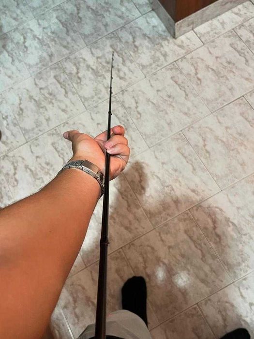 Фидер въдица FL която е с леки следи от употреба както и макарата FL