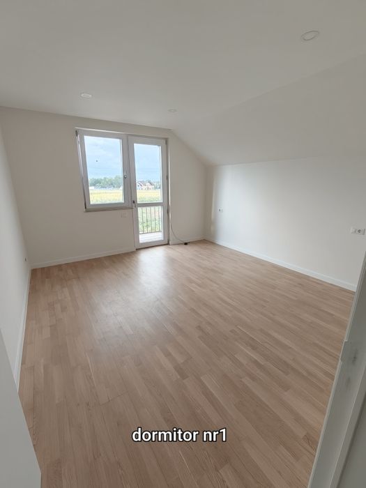 Casa  si jumatate de hectar de pamant in  dumbraveni judetul suceava