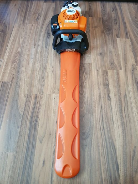 Stihl HS 82 R,foarfecă de tuns gard viuimpecabilă.