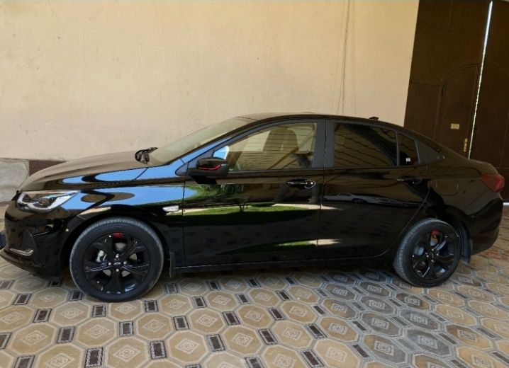 Chevrolet Onix 2025 redline